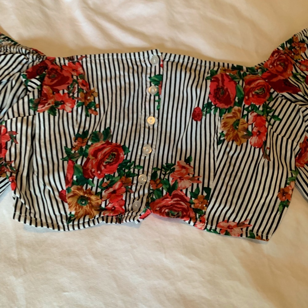 Adorable Flowy Sleeved Top
